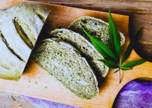 Травяной хлеб - это прекрасный способ добавить неповторимый аромат и вкус натуральных трав и семян канабиса к обычному хлебу